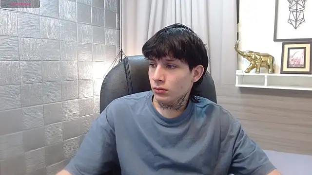 Iantwink18 online show from 11.14.25