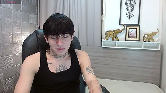 Iantwink18 online show from 12.20.25