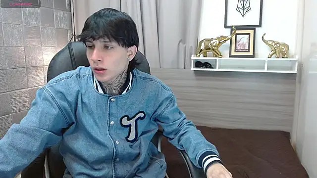 Iantwink18 online show from 02.20.26