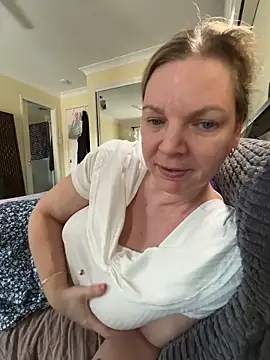 aussiepeaches online show from 02.03.26