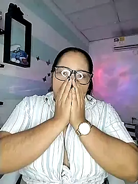 Angelly ricura online show from 10.17.25