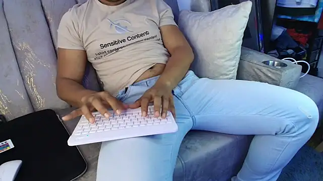 Snapshot of Misterjhons2 chatting on 09.12.25 Misterjhons2 online show from 09.12.25