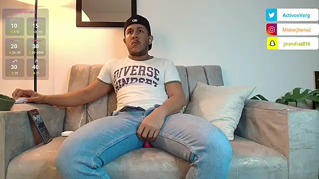 Snapshot of Misterjhons2 chatting on 10.05.25 Misterjhons2 online show from 10.05.25