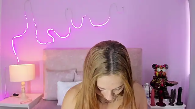 EmaRae1499 online show from 11.11.25