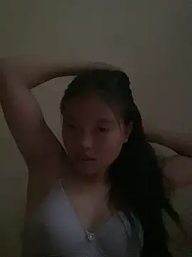 Snapshot of viluna chatting on 09.30.25 viluna online show from 09.30.25