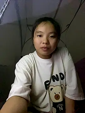 Snapshot of viluna chatting on 10.16.25 viluna online show from 10.16.25