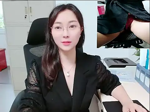 Snapshot of OL-Lily chatting on 09.16.25 OL-Lily online show from 09.16.25