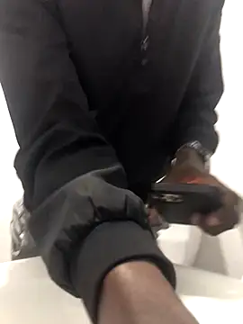 Snapshot of DarkSkiined chatting on 10.28.25 DarkSkiined online show from 10.28.25