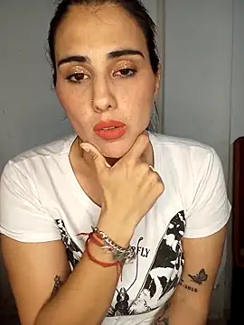 Snapshot of kariciasecreta chatting on 09.11.25 kariciasecreta online show from 09.11.25