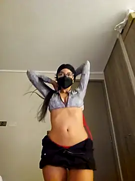 Snapshot of Liarmosca21 chatting on 04.21.26 Liarmosca21 online show from 04.21.26