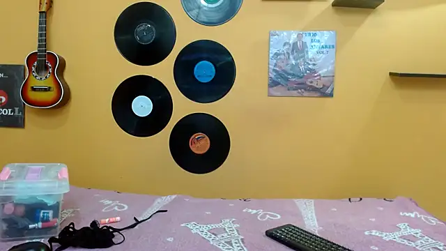 Snapshot of valeria18sexy chatting on 10.22.25 valeria18sexy online show from 10.22.25