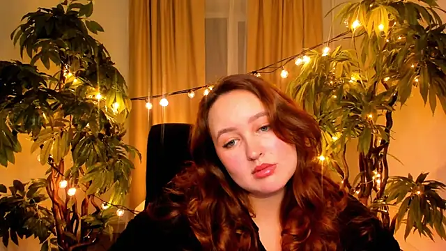 Snapshot of LindaCarson chatting on 11.18.25 LindaCarson online show from 11.18.25