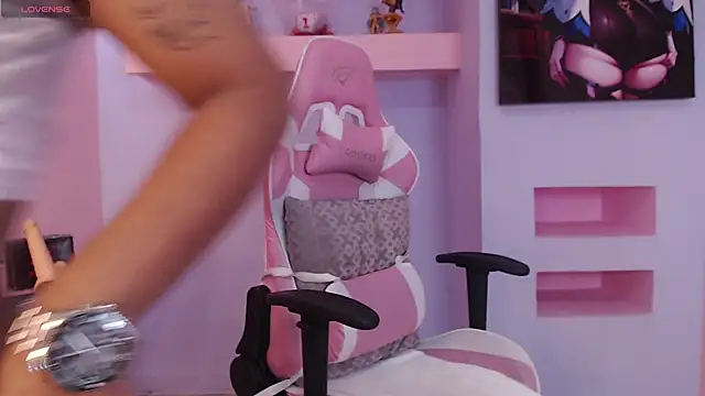 SkylerBloomm online show from 09.25.25