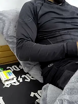 yazinyazin1 online show from 11.26.25