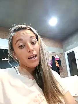 Snapshot of Heisi-Sex chatting on 10.26.25 Heisi-Sex online show from 10.26.25