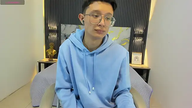 SantiagoRusso18 online show from 09.12.25