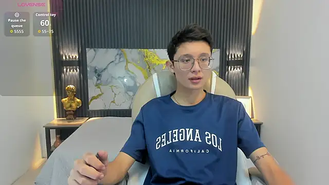 SantiagoRusso18 online show from 10.08.25