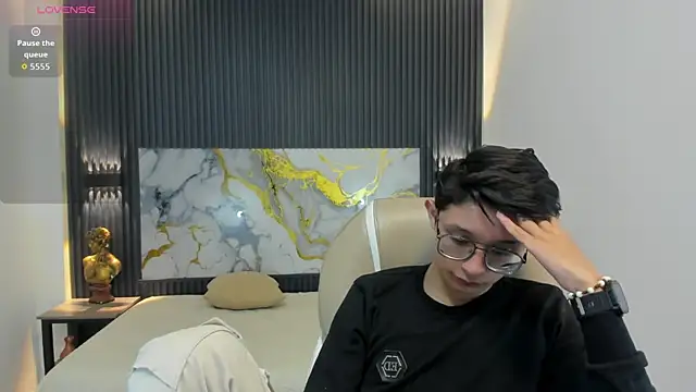 SantiagoRusso18 online show from 10.15.25