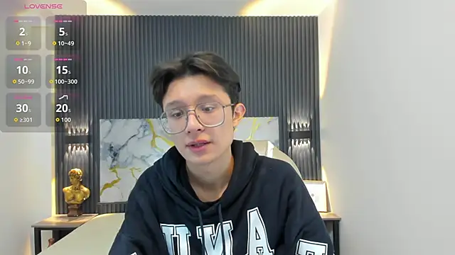 SantiagoRusso18 online show from 10.20.25