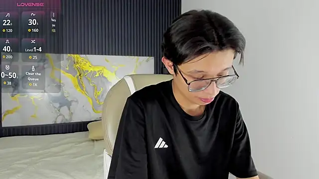 SantiagoRusso18 online show from 11.26.25