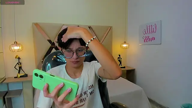 SantiagoRusso18 online show from 11.30.25