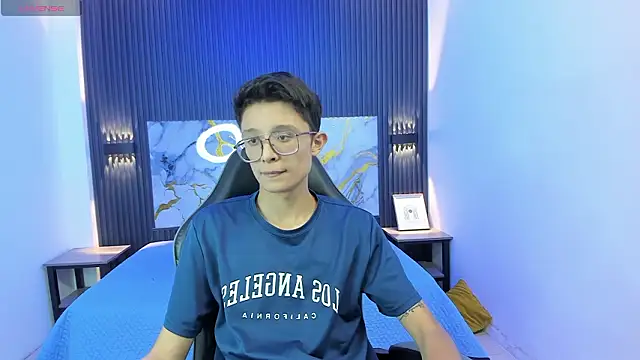 SantiagoRusso18 online show from 02.27.26