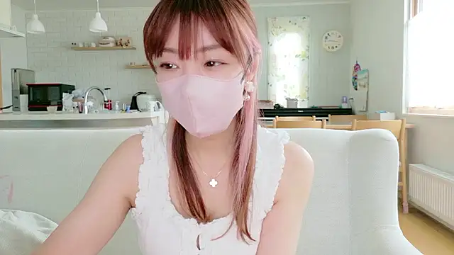 Snapshot of SUZU_1201 chatting on 05.19.26 SUZU 1201 online show from 05.19.26
