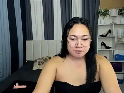 TsUncutKaren online show from 02.13.26