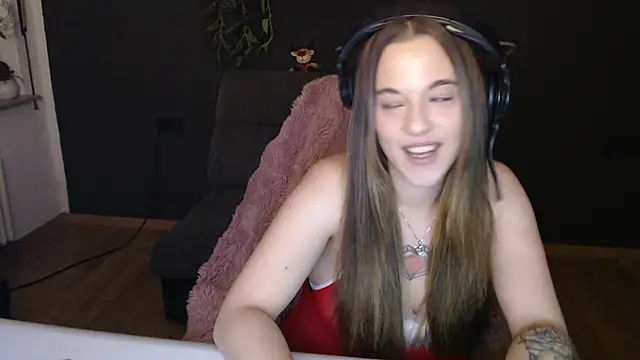 Snapshot of Luna_Lynn chatting on 11.29.25 Luna Lynn online show from 11.29.25