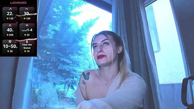 Snapshot of Ella_Vee chatting on 09.12.25 Ella Vee online show from 09.12.25