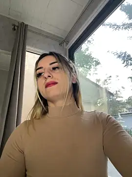 Snapshot of Ella_Vee chatting on 09.26.25 Ella Vee online show from 09.26.25