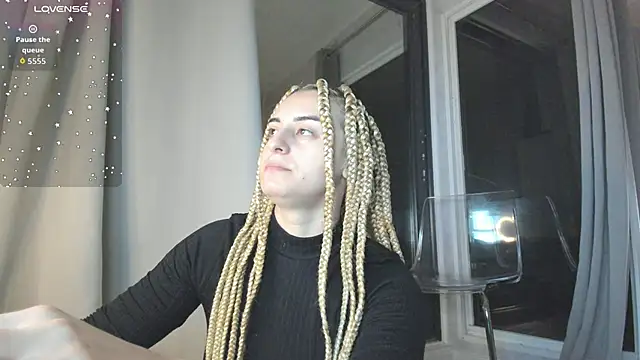 Snapshot of Ella_Vee chatting on 10.24.25 Ella Vee online show from 10.24.25