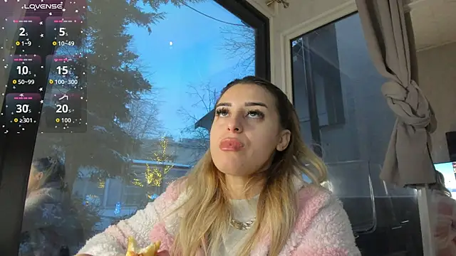 Snapshot of Ella_Vee chatting on 01.09.26 Ella Vee online show from 01.09.26