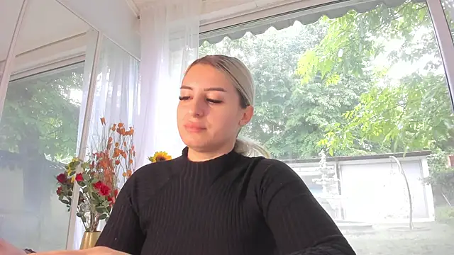 Ella Vee online show from 05.22.26