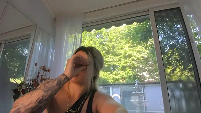Ella Vee online show from 05.24.26