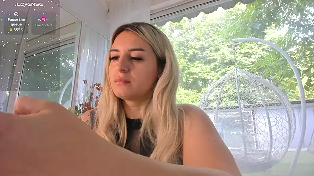 Ella Vee online show from 05.30.26