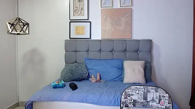  naomi s online show from 04.04.26