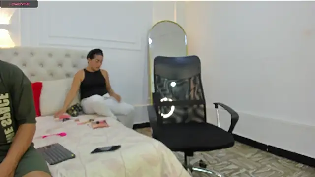 Snapshot of charlotte_dante212 chatting on 05.12.26 charlotte dante212 online show from 05.12.26