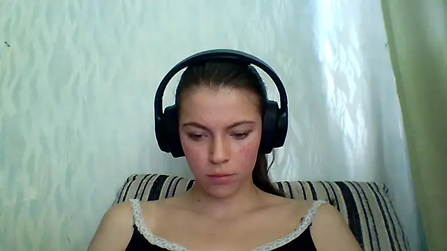 CutieAnny online show from 09.13.25