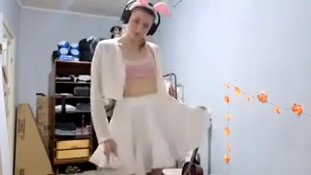 CutieAnny online show from 10.13.25