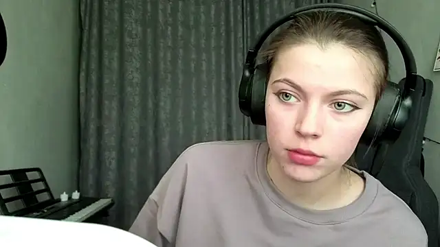 CutieAnny online show from 02.03.26