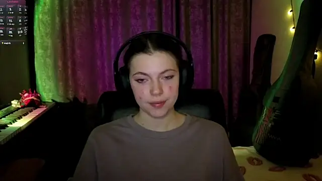 CutieAnny online show from 04.12.26