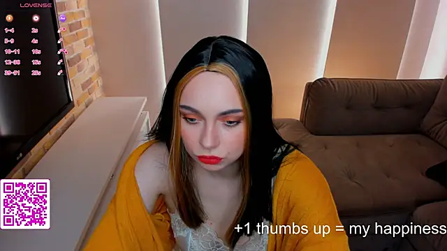 Snapshot of EvaBlimey chatting on 09.14.25 EvaBlimey online show from 09.14.25