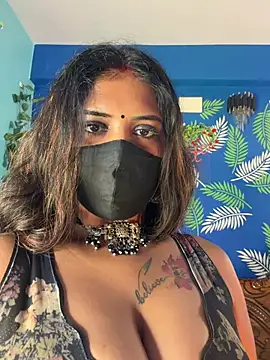 Snapshot of V-Hot-Sweti chatting on 06.21.26 V-Hot-Sweti online show from 06.21.26