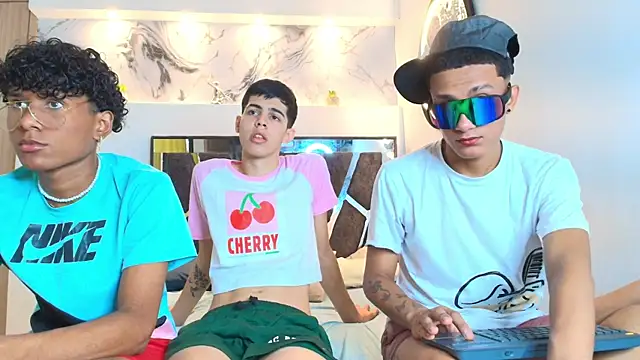 Snapshot of YOUNGS_GUYS chatting on 09.19.25 YOUNGS GUYS online show from 09.19.25