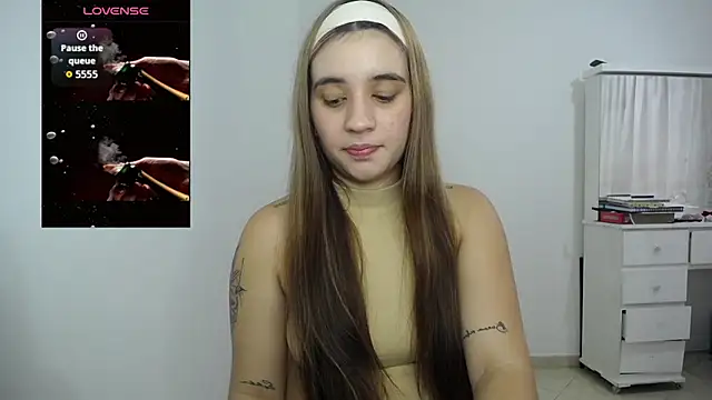 Snapshot of Ambar_lynn chatting on 10.18.25 Ambar lynn online show from 10.18.25