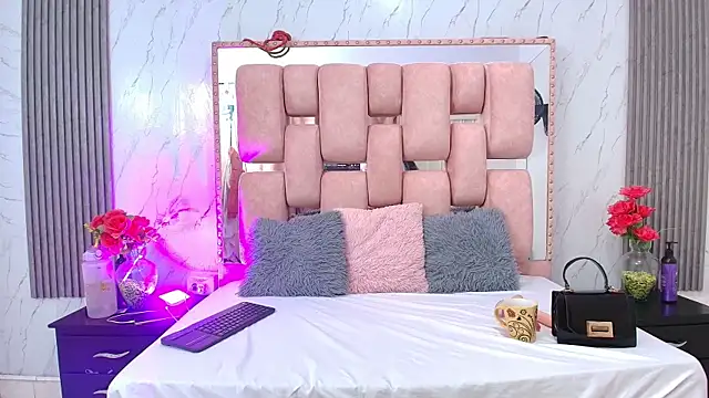 SofiaSommers online show from 11.26.25