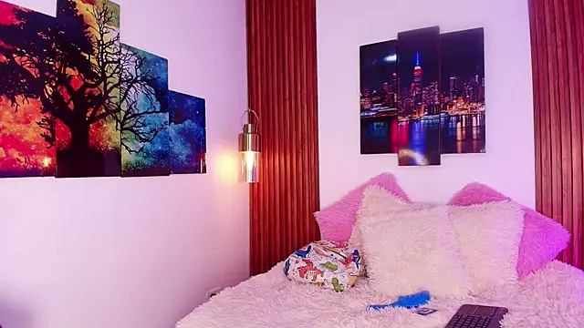 Emily Vaughan online show from 09.21.25