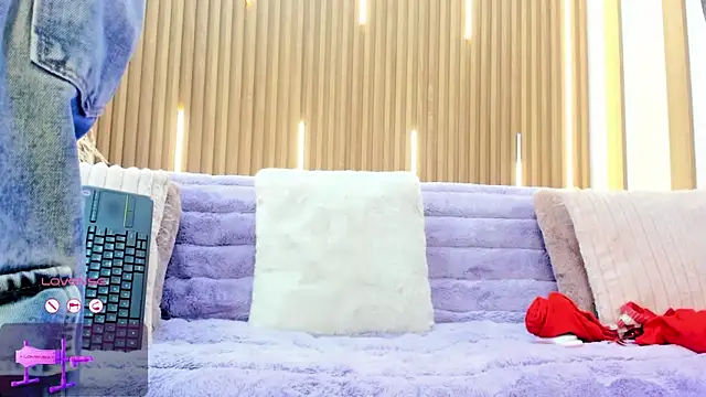 ArianaSantana online show from 11.30.25