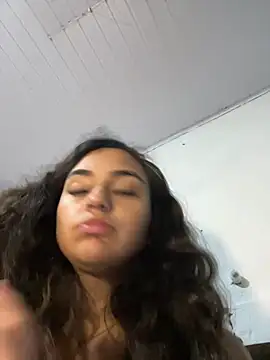 Snapshot of SereiaS chatting on 11.19.25 SereiaS online show from 11.19.25